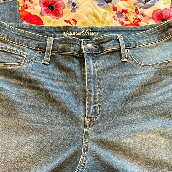 Universal Thread Women’s Size 18/34 Blue Jeans NWOT Nice - Picture 14 of 16